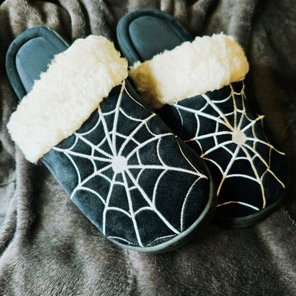 EM & SPROUT Spiderweb Slippers - Picture 3 of 6